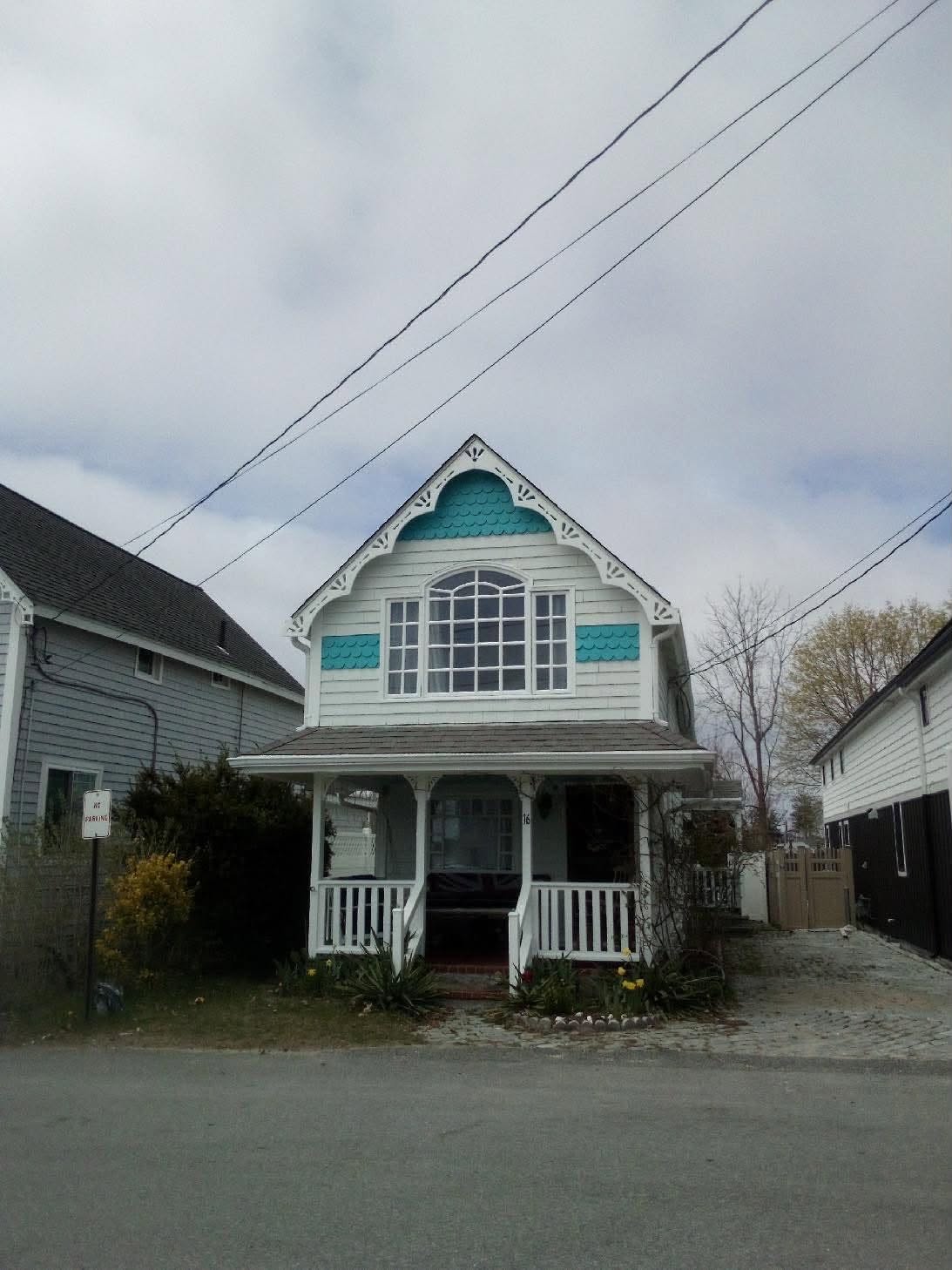 Freshly painted Victorian home exterior by Bergeron Painting in Onset, MA
